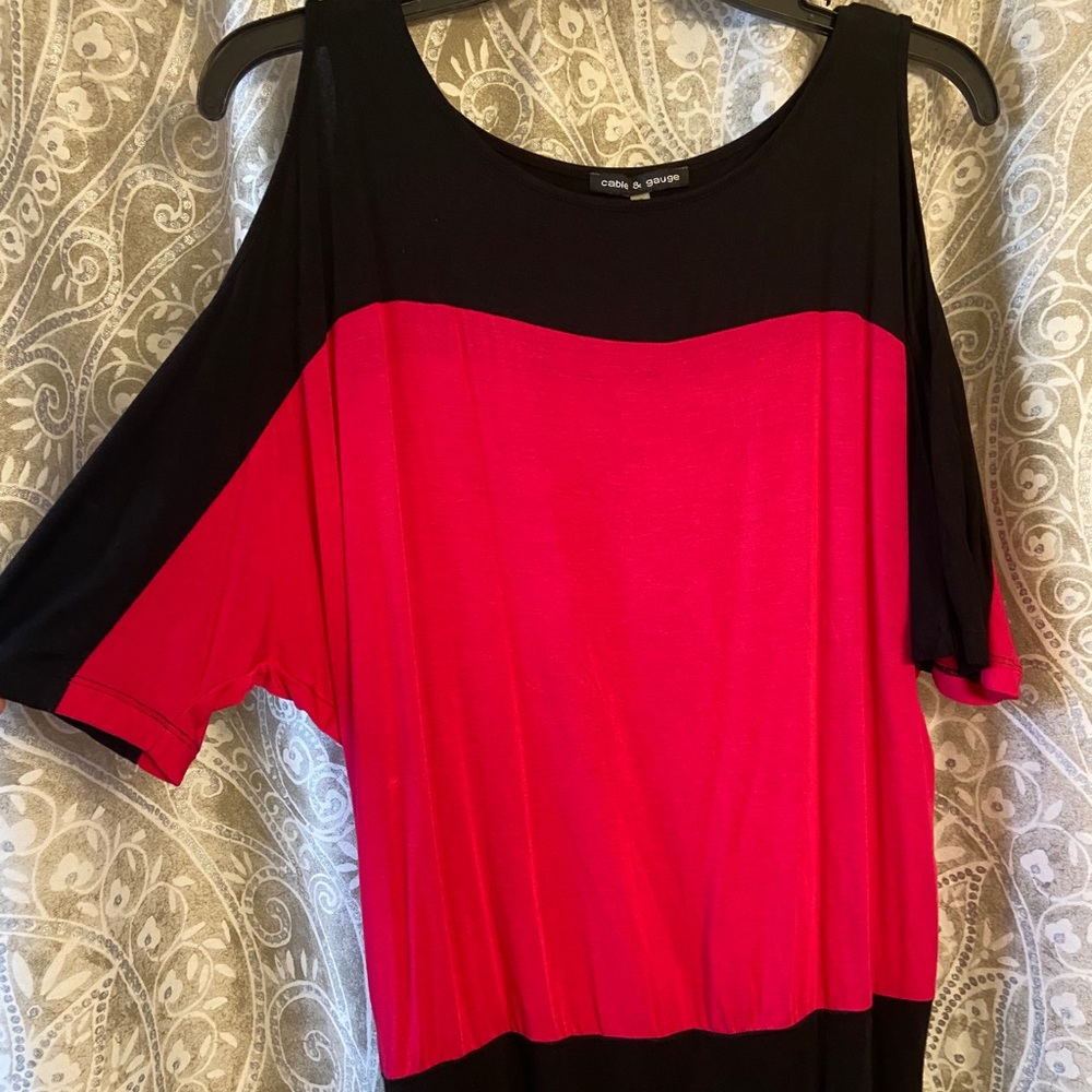 Color Block Cut Out Sleeve Tunic